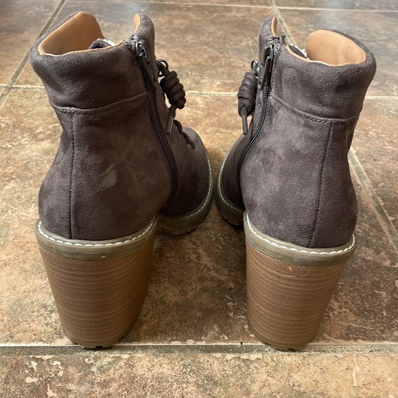 Universal Threads Boots - Picture 3 of 5